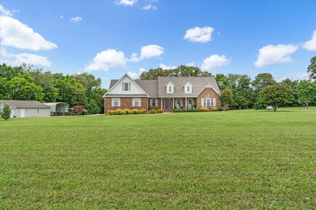 379 Hooper Road Winchester TN 37398