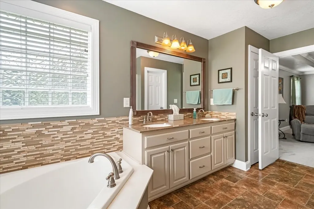 379 Hooper Road Winchester TN 37398