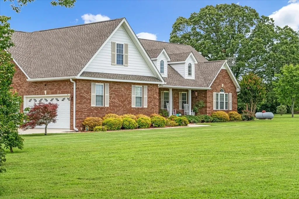 379 Hooper Road Winchester TN 37398