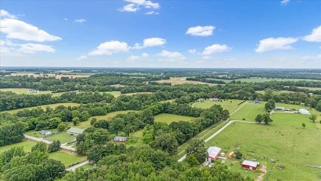 379 Hooper Road Winchester TN 37398