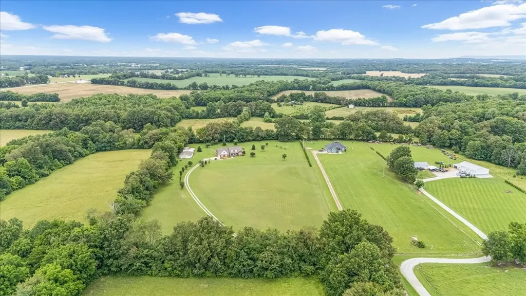 379 Hooper Road Winchester TN 37398