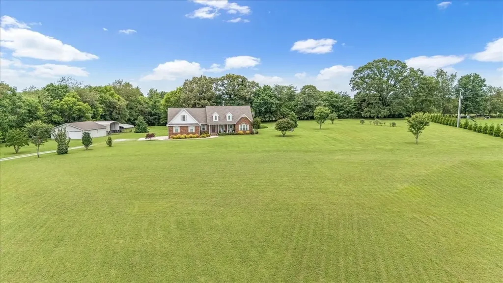 379 Hooper Road Winchester TN 37398