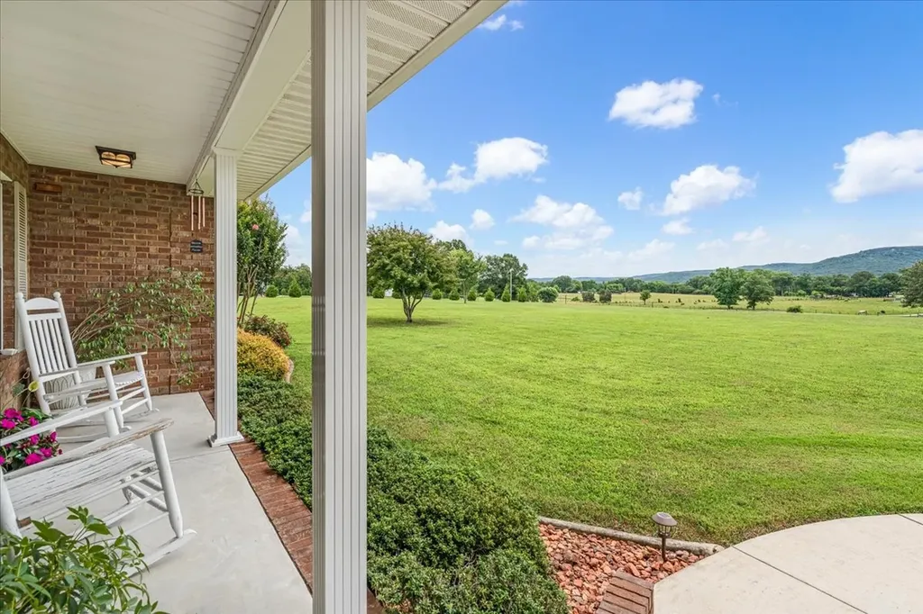379 Hooper Road Winchester TN 37398