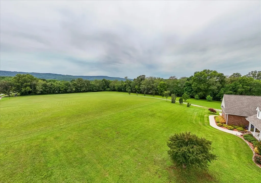 379 Hooper Road Winchester TN 37398