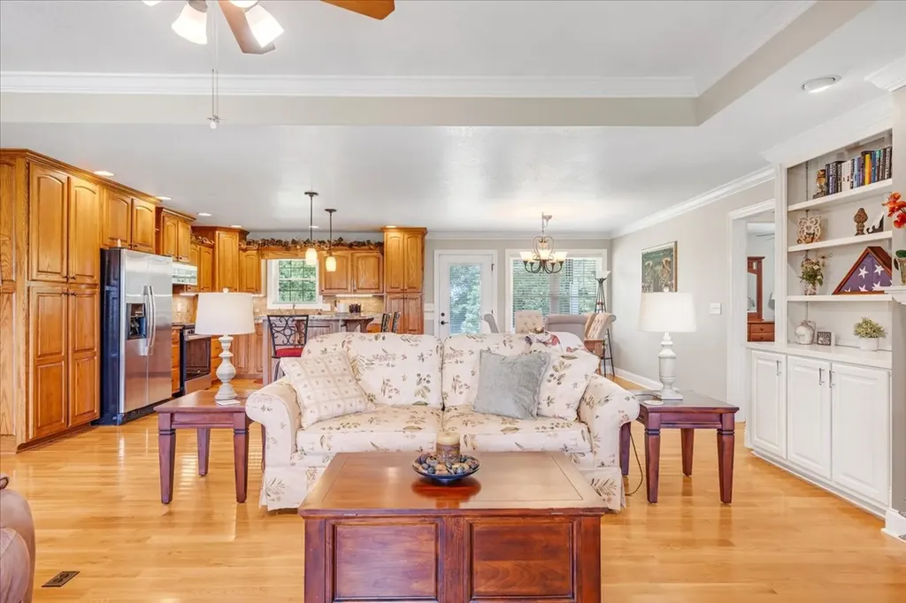 379 Hooper Road Winchester TN 37398