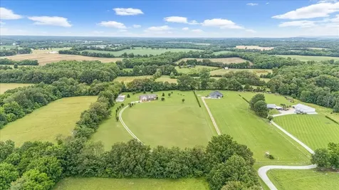 379 Hooper Road Winchester TN 37398