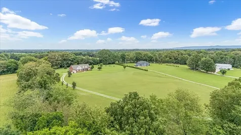 379 Hooper Road Winchester TN 37398
