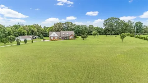 379 Hooper Road Winchester TN 37398