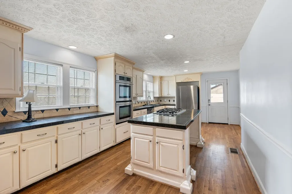 1332 S Dickerson Road Goodlettsville TN 37072