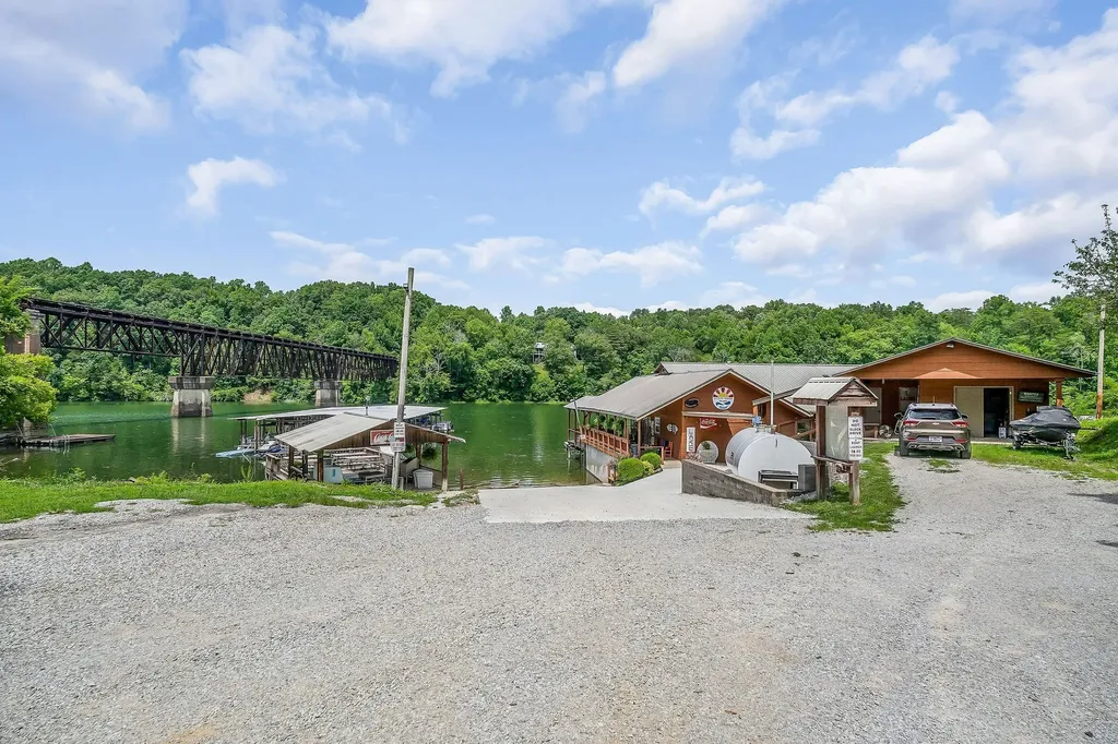 1967 Rock Island Road Rock Island TN 38581