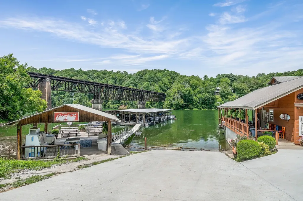 1967 Rock Island Road Rock Island TN 38581