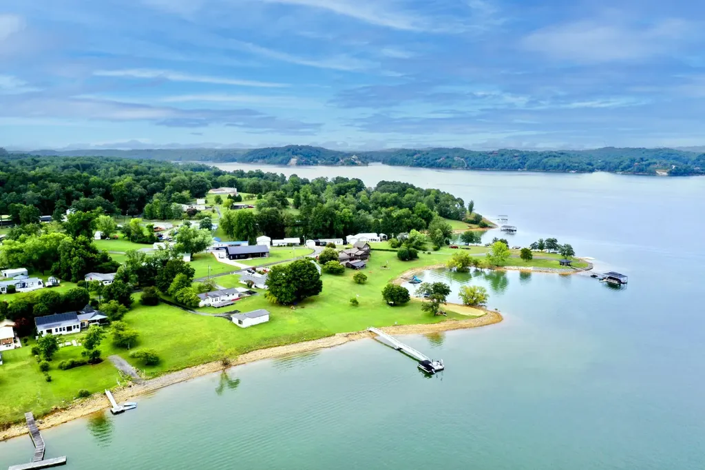 1648 Canal Lane Dandridge TN 37725