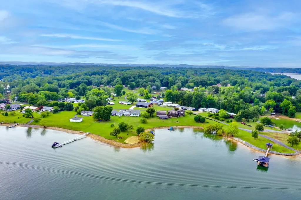 1648 Canal Lane Dandridge TN 37725