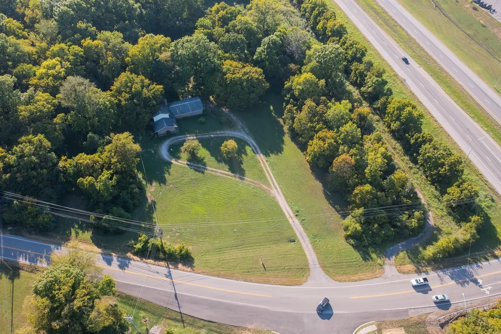 231 Theta Pike Columbia TN 38401