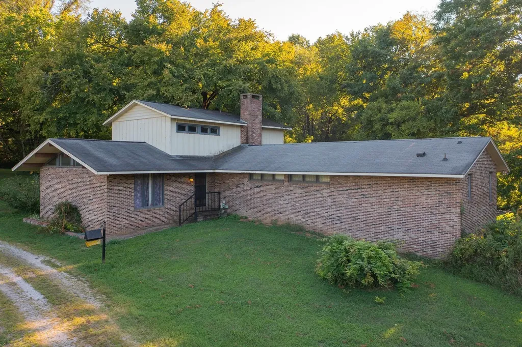 231 Theta Pike Columbia TN 38401