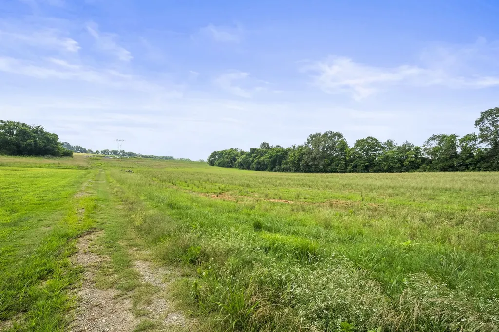 4635 Hwy 431, N Springfield TN 37172