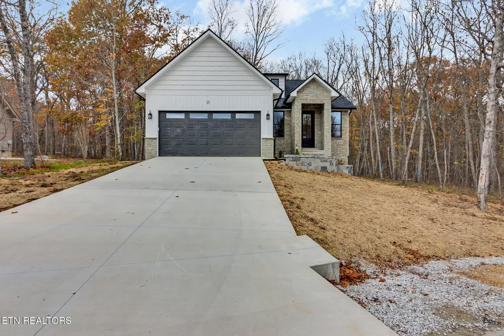 13 Norwich Terrace Crossville TN 38558