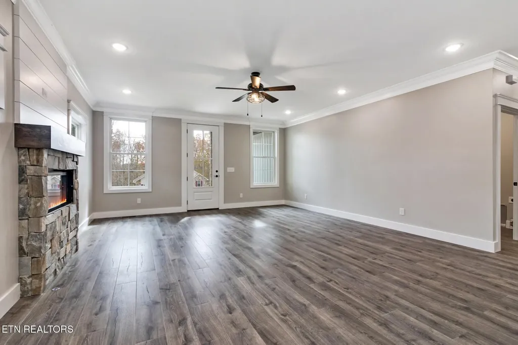 13 Norwich Terrace Crossville TN 38558