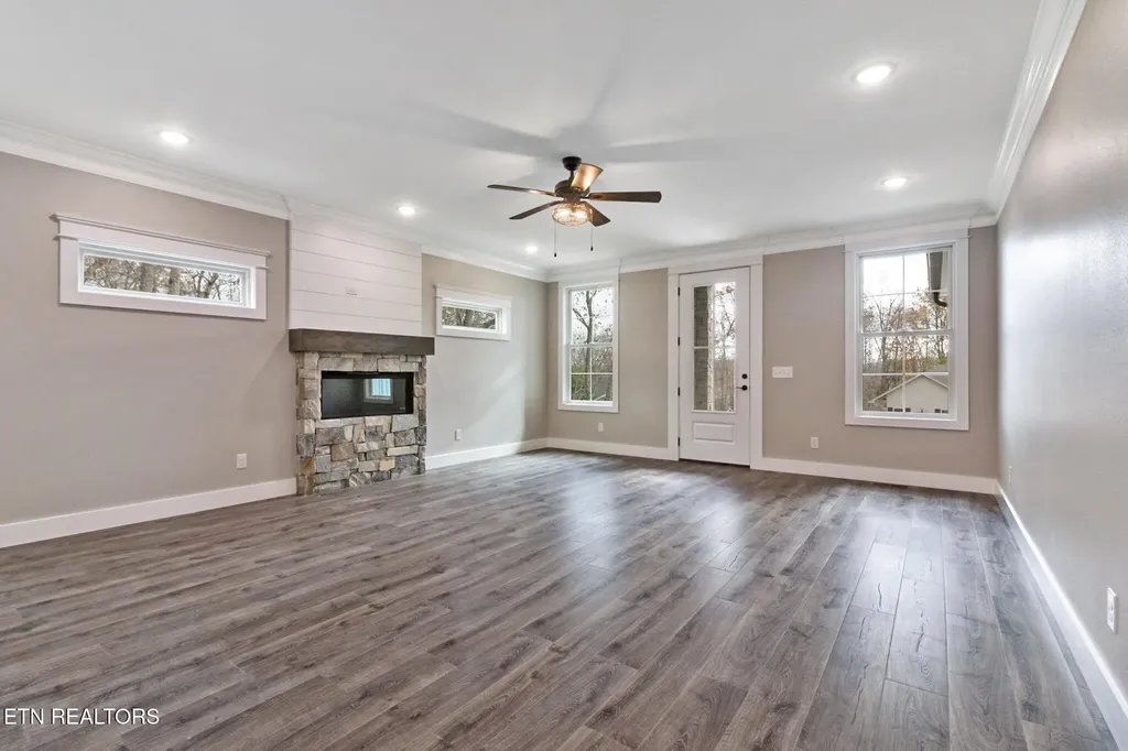13 Norwich Terrace Crossville TN 38558