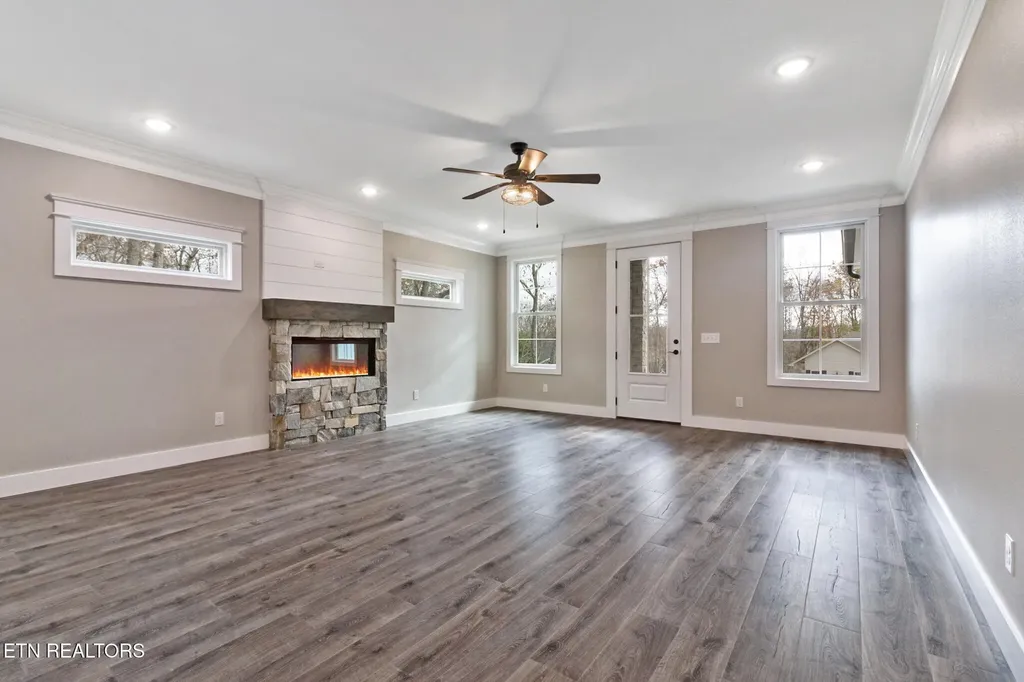 13 Norwich Terrace Crossville TN 38558
