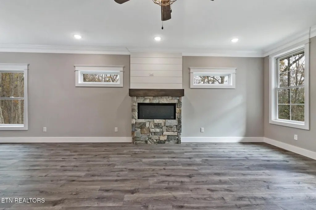 13 Norwich Terrace Crossville TN 38558
