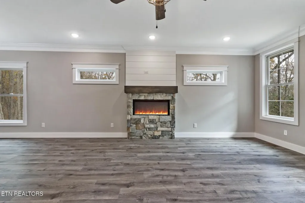 13 Norwich Terrace Crossville TN 38558