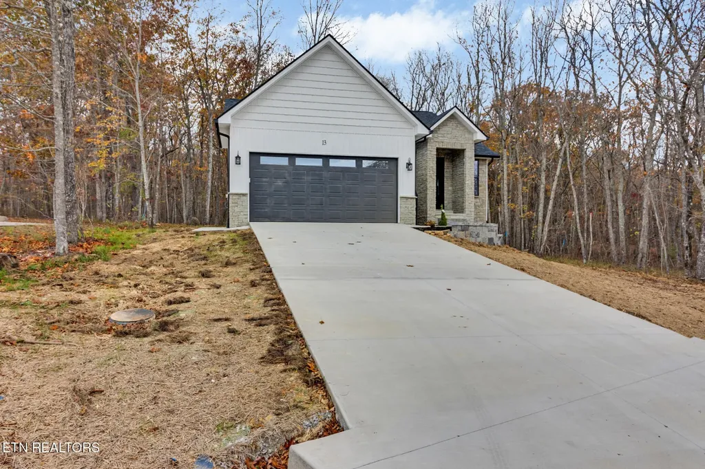 13 Norwich Terrace Crossville TN 38558
