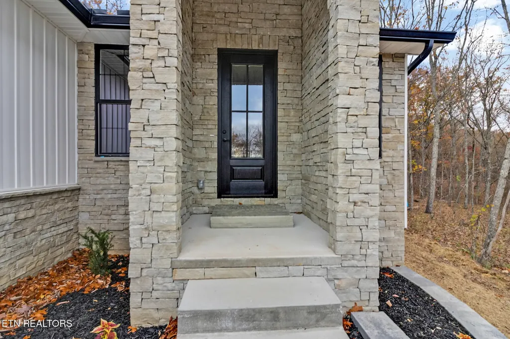 13 Norwich Terrace Crossville TN 38558