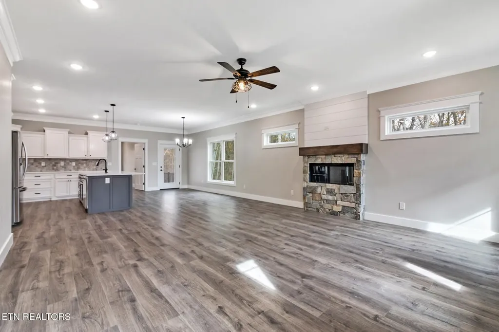 13 Norwich Terrace Crossville TN 38558