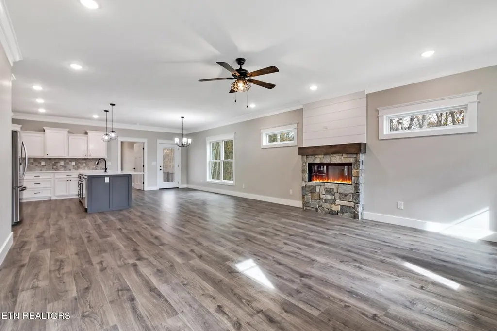 13 Norwich Terrace Crossville TN 38558