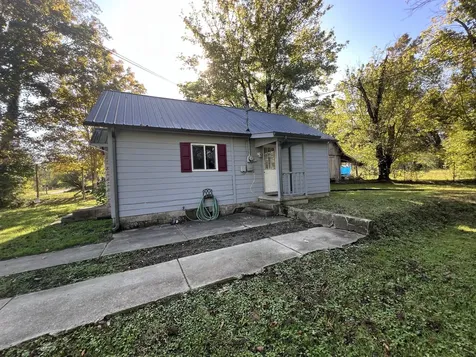 962 3rd Street Tracy City TN 37387