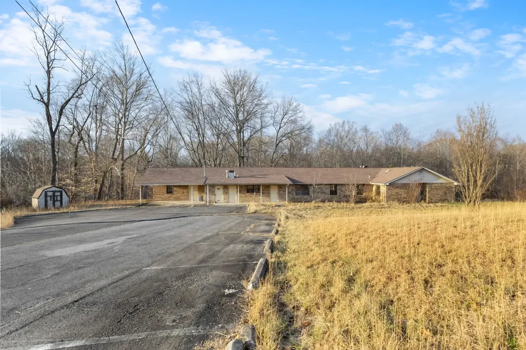 2425 Highway 41a Bypass Clarksville TN 37043