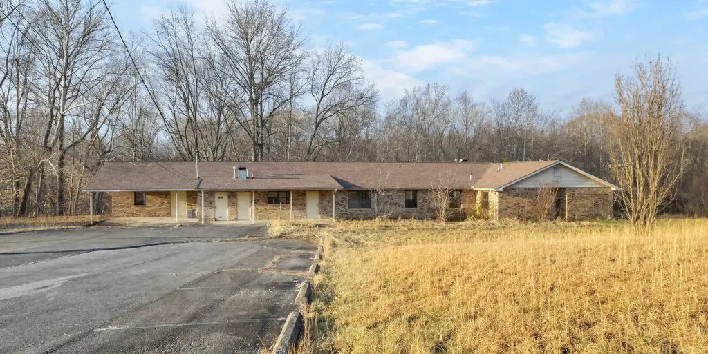 2425 Highway 41a Bypass Clarksville TN 37043