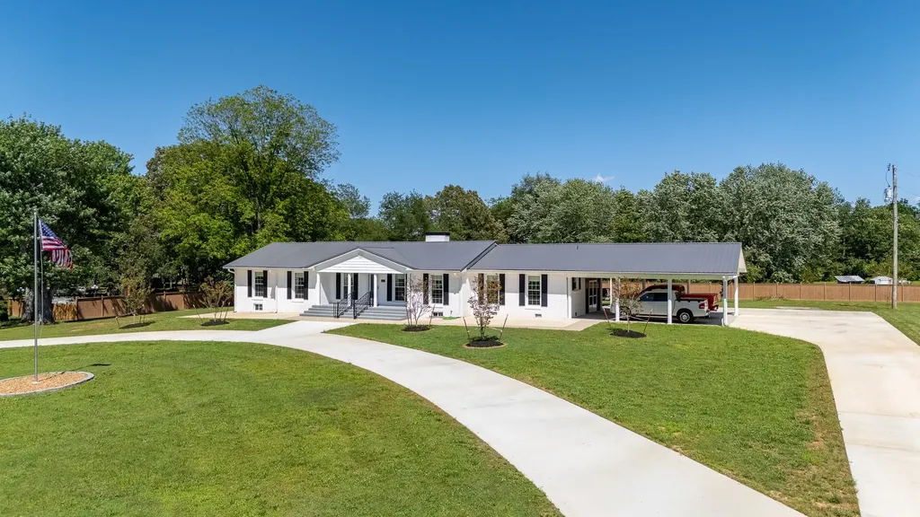 1448 Baker Lane Lawrenceburg TN 38464
