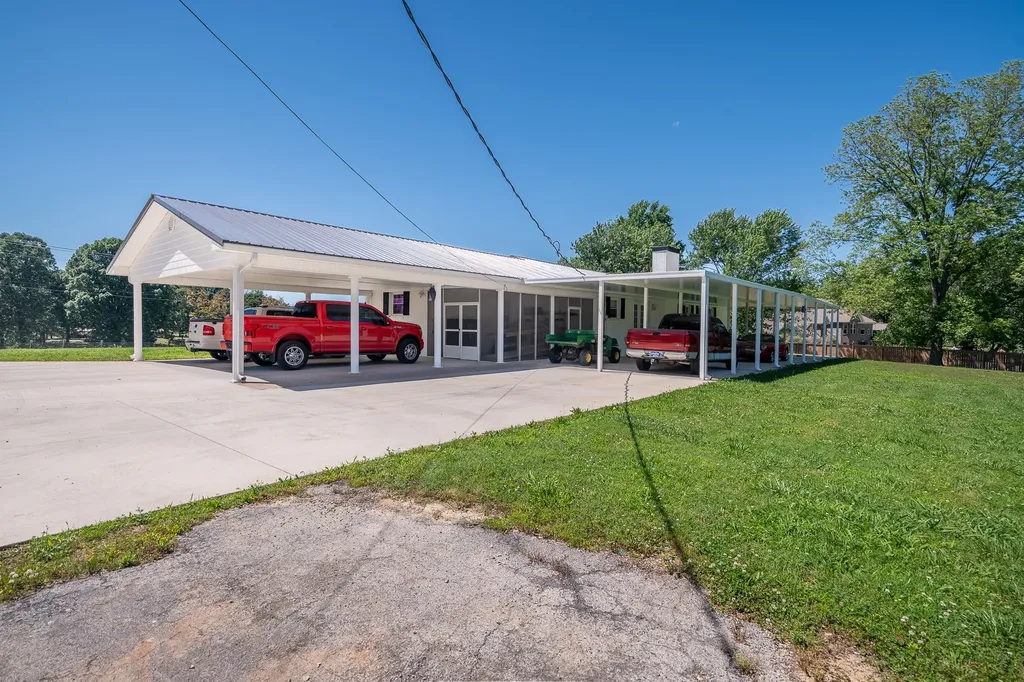 1448 Baker Lane Lawrenceburg TN 38464
