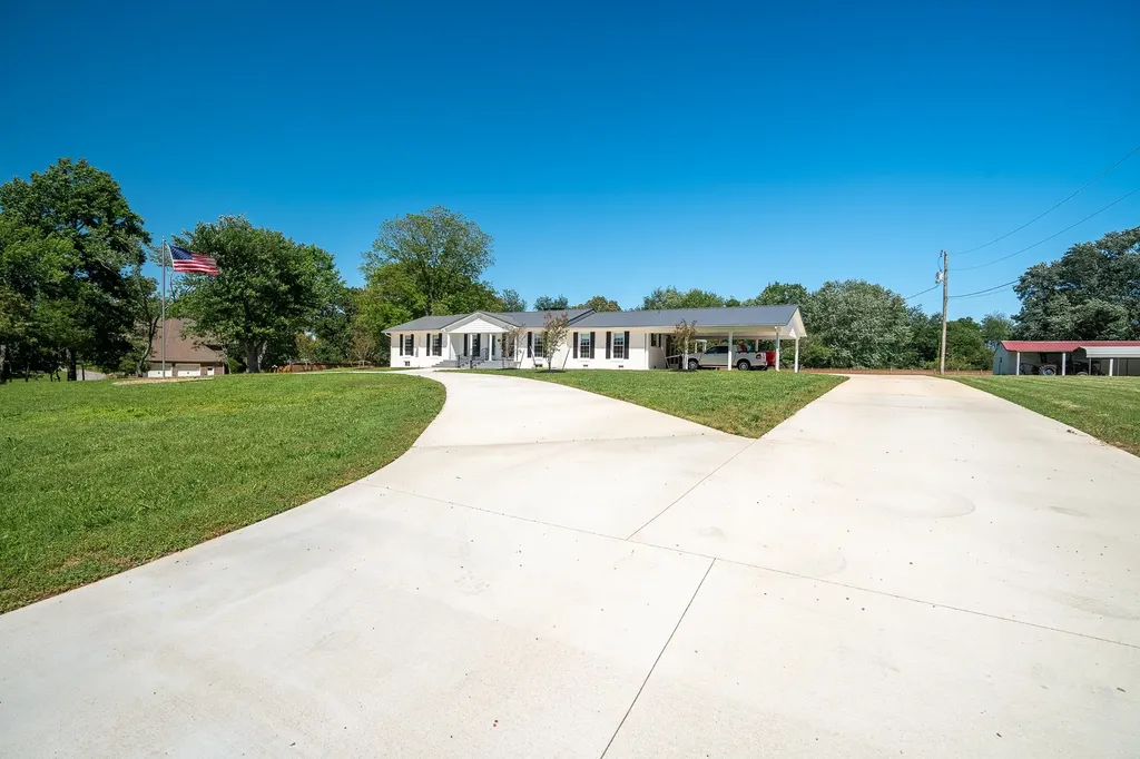 1448 Baker Lane Lawrenceburg TN 38464
