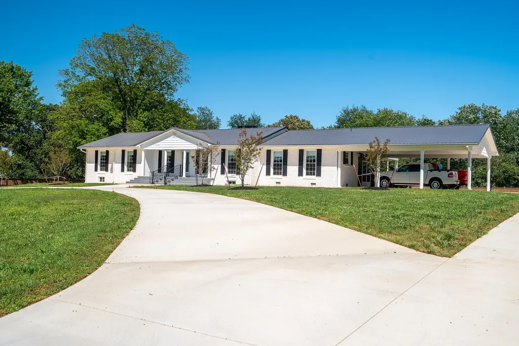 1448 Baker Lane Lawrenceburg TN 38464