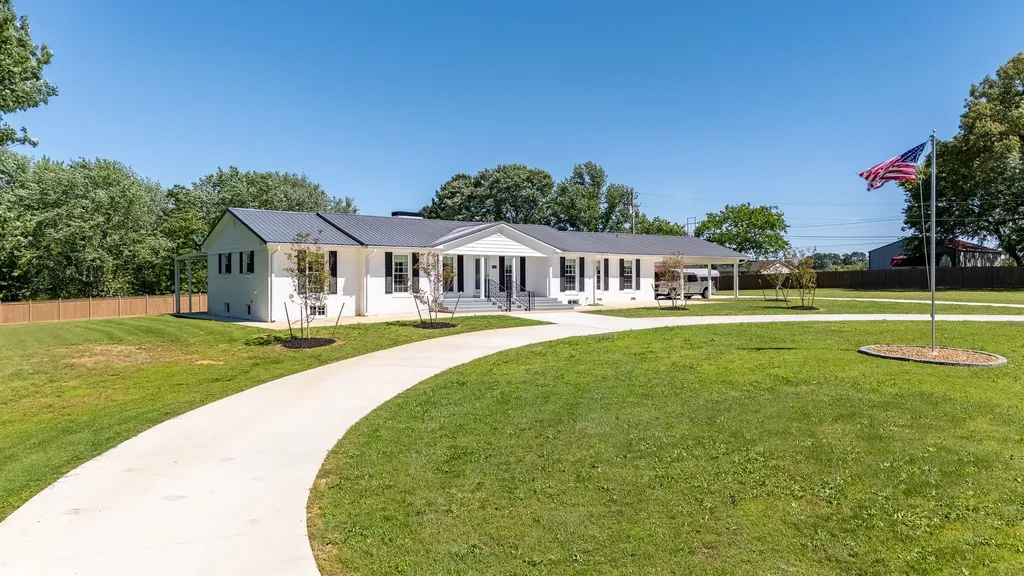 1448 Baker Lane Lawrenceburg TN 38464