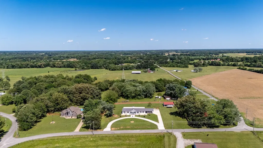 1448 Baker Lane Lawrenceburg TN 38464