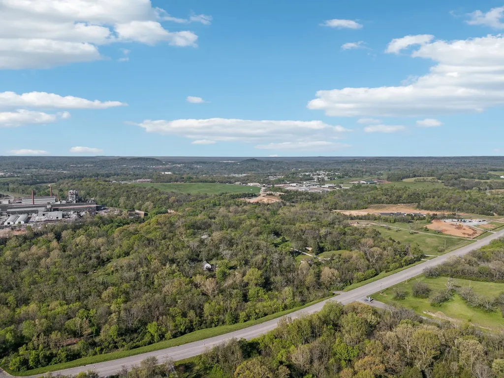 1009 Santa Fe Pike Columbia TN 38401