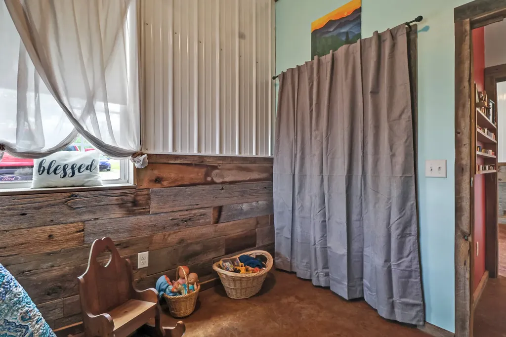 6808 Highway 127, N Crossville TN 38571