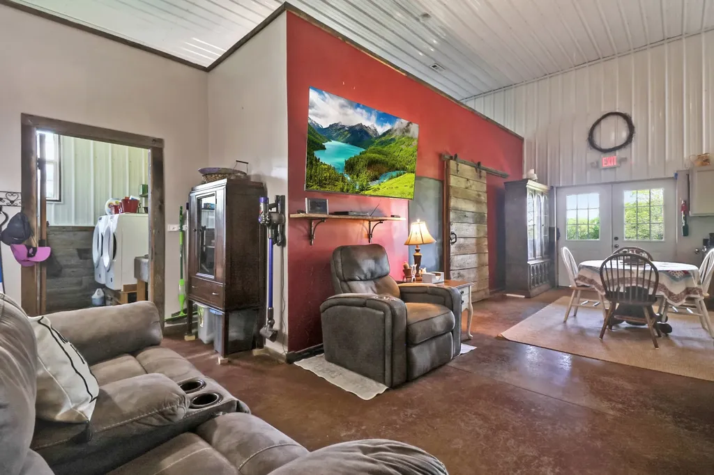 6808 Highway 127, N Crossville TN 38571