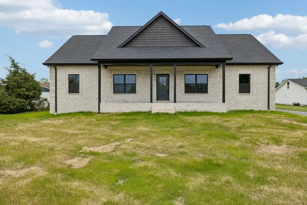 1702 Ellington Drive Lafayette TN 37083