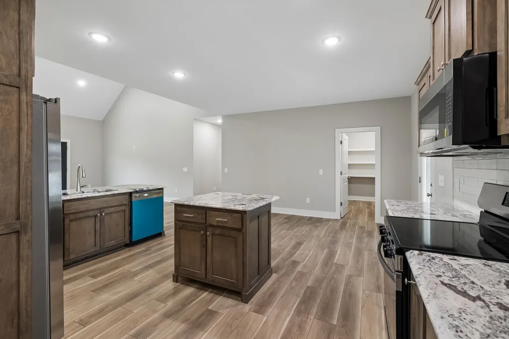 1702 Ellington Drive Lafayette TN 37083