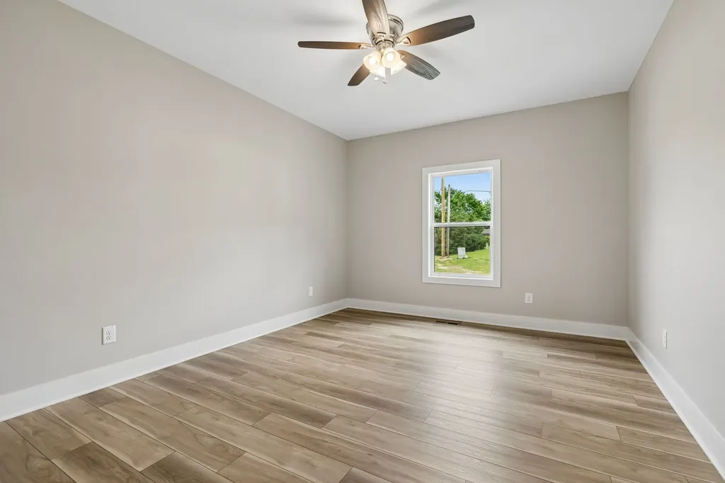 1702 Ellington Drive Lafayette TN 37083