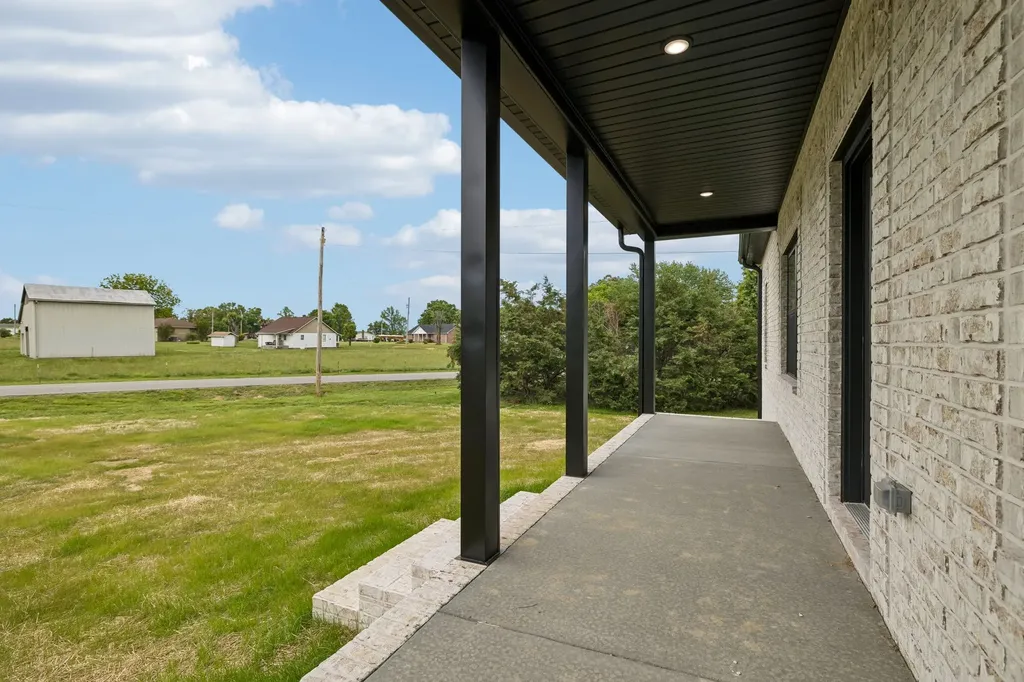 1702 Ellington Drive Lafayette TN 37083