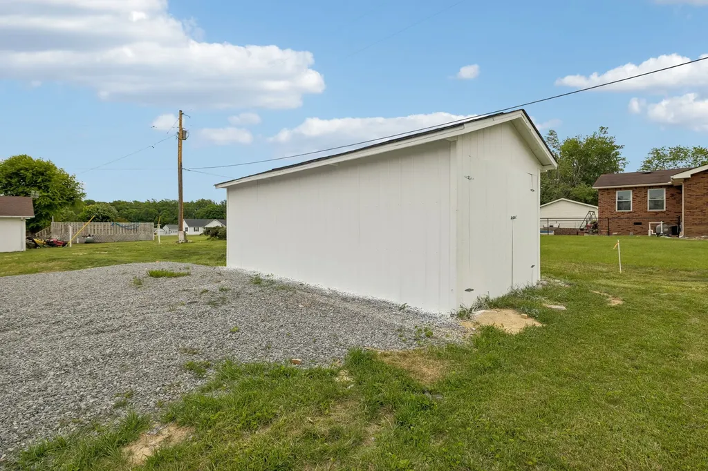1702 Ellington Drive Lafayette TN 37083