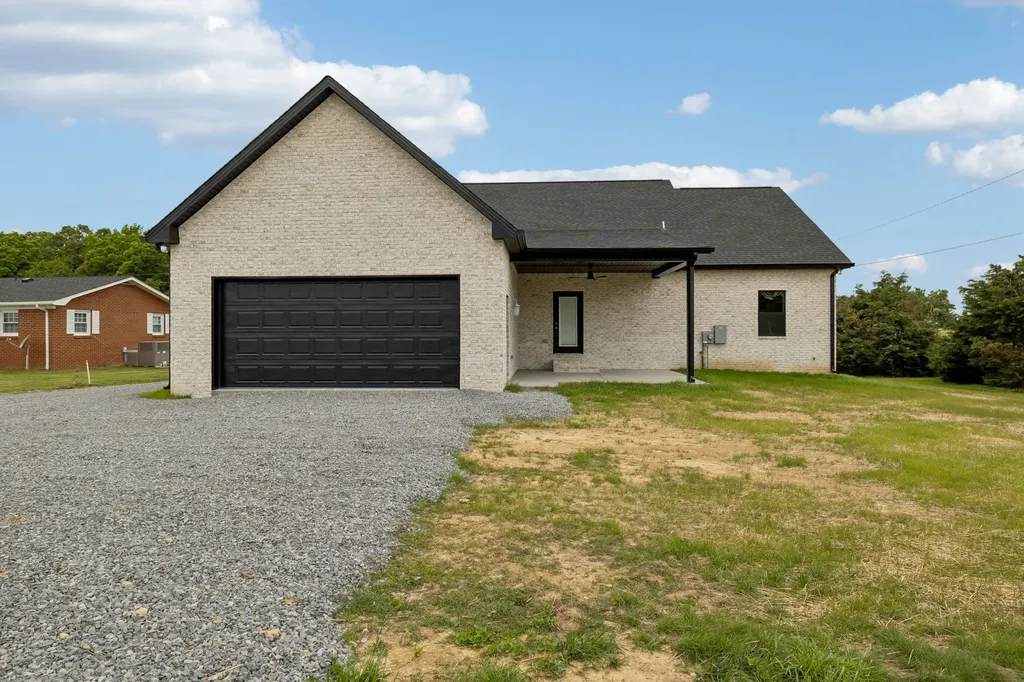 1702 Ellington Drive Lafayette TN 37083