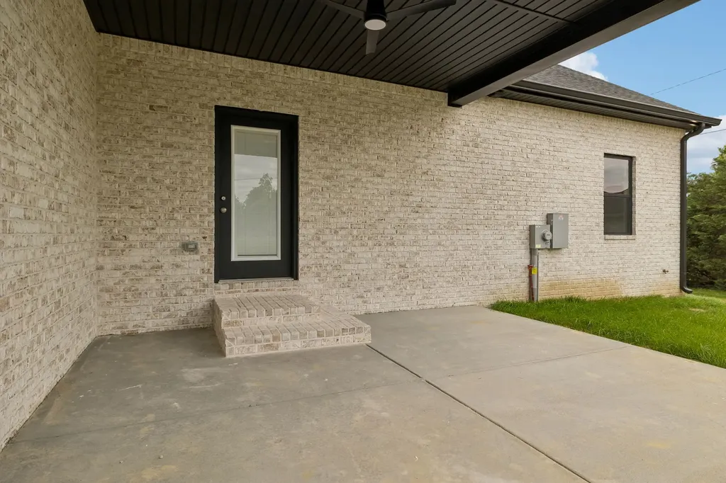 1702 Ellington Drive Lafayette TN 37083