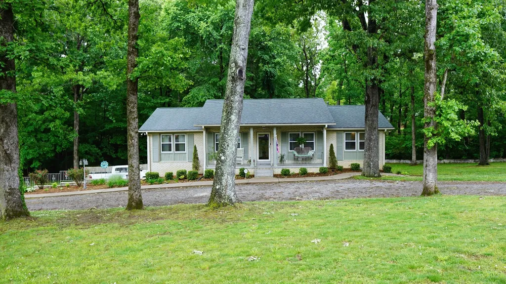 100 Canary Drive Dickson TN 37055